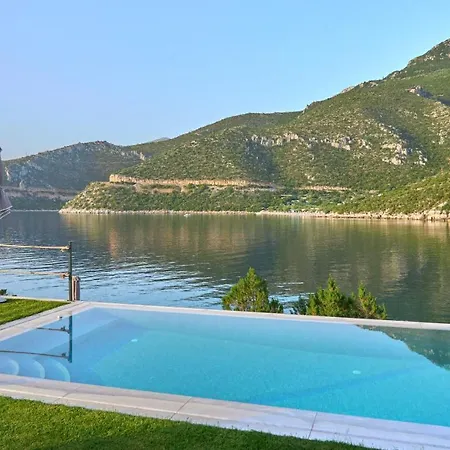 Into The Blue * Arkadiko Chorio