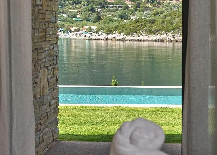 Into The Blue * Arkadiko Chorio