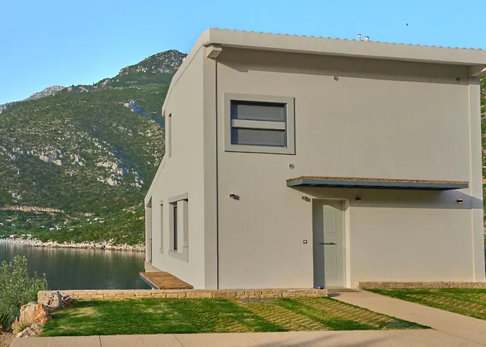 Into The Blue Apartment *